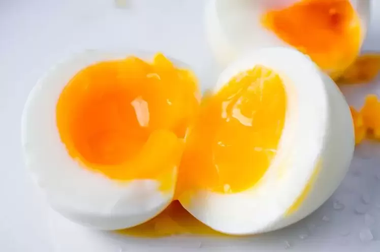 soft-boiled chicken eggs for a carb-free diet