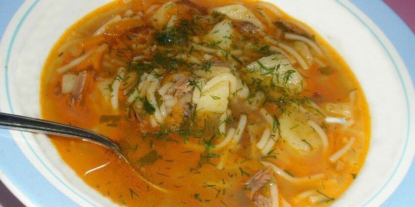Chicken soup with potatoes and noodles in the diet of people prone to allergies