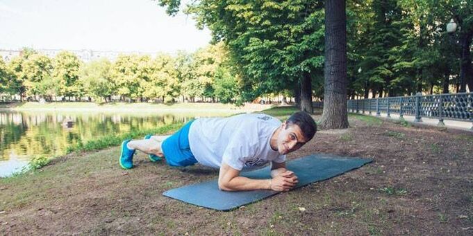 The man who makes the plank for weight loss