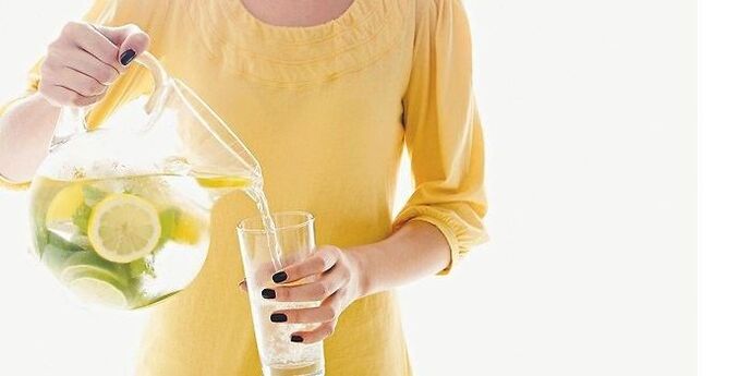 lemon water helps cleanse the body